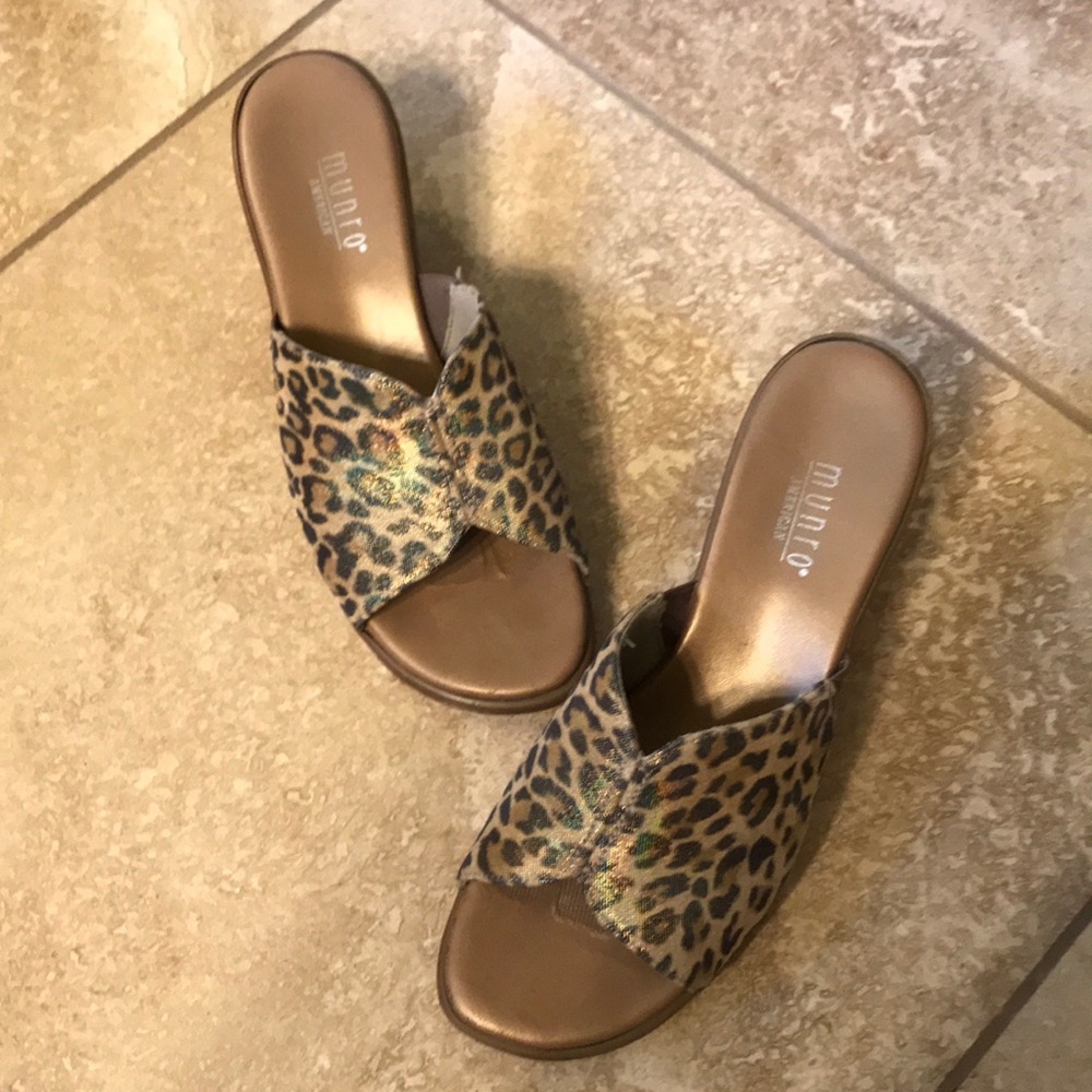 Monroe sandals wedge excellent condition🌻🍒🐝